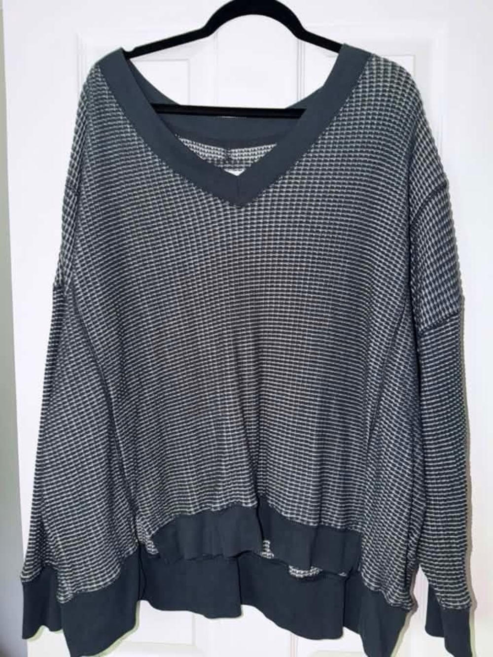 AE Navy V-Neck Women’s Sweater - Casual Oversized Knit